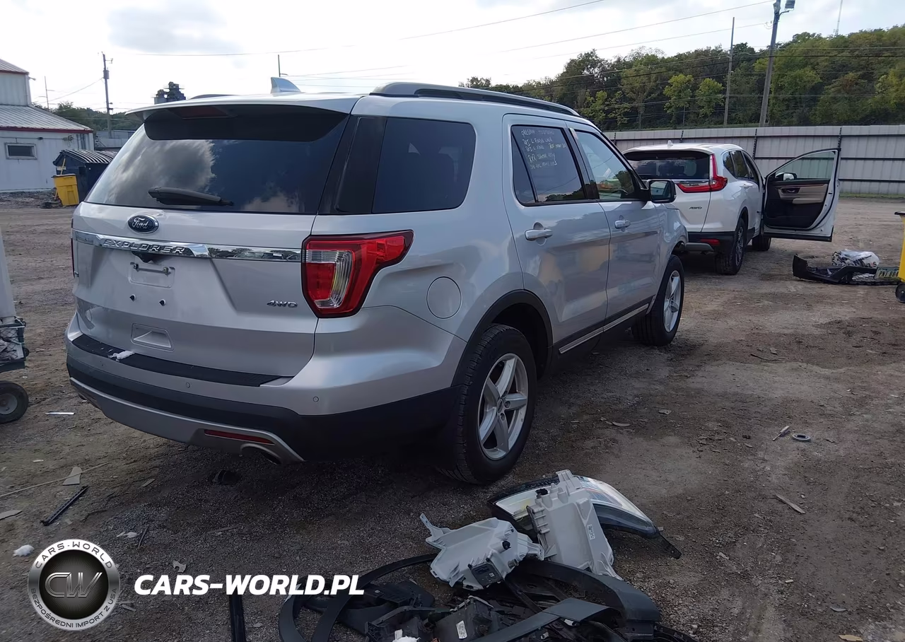 2017 Ford Explorer Xlt VIN:1FM5K8D83HGD18448 - 4