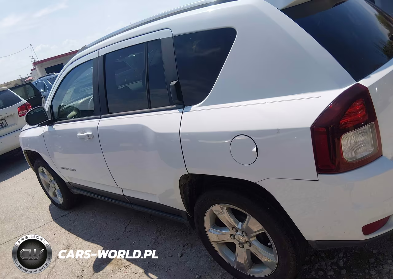 2014 Jeep Compass Latitude VIN:1C4NJCEBXED660271 - 14