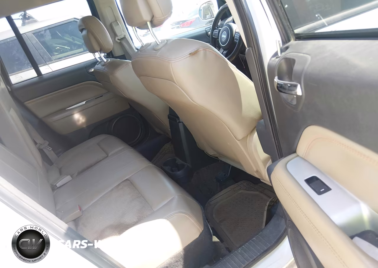2014 Jeep Compass Latitude VIN:1C4NJCEBXED660271 - 8