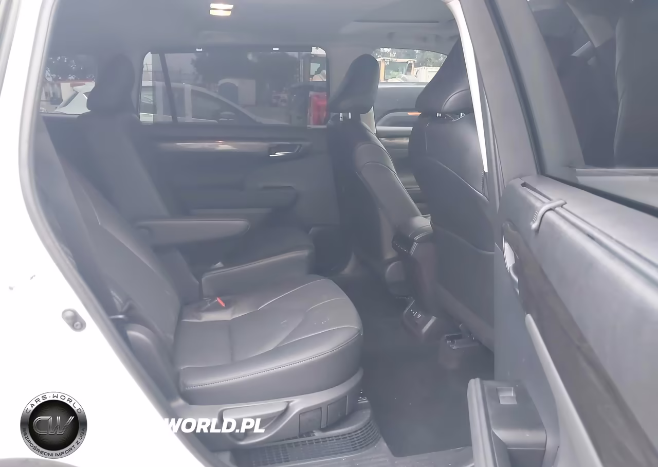 2026 Toyota Highlander Hybrid Limited VIN:5TDXBRCH3TS720473 - 8