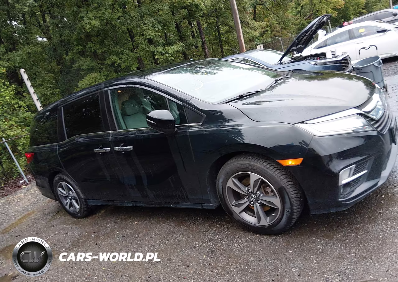 2018 Honda Odyssey Touring VIN:5FNRL6H87JB034371 - 13