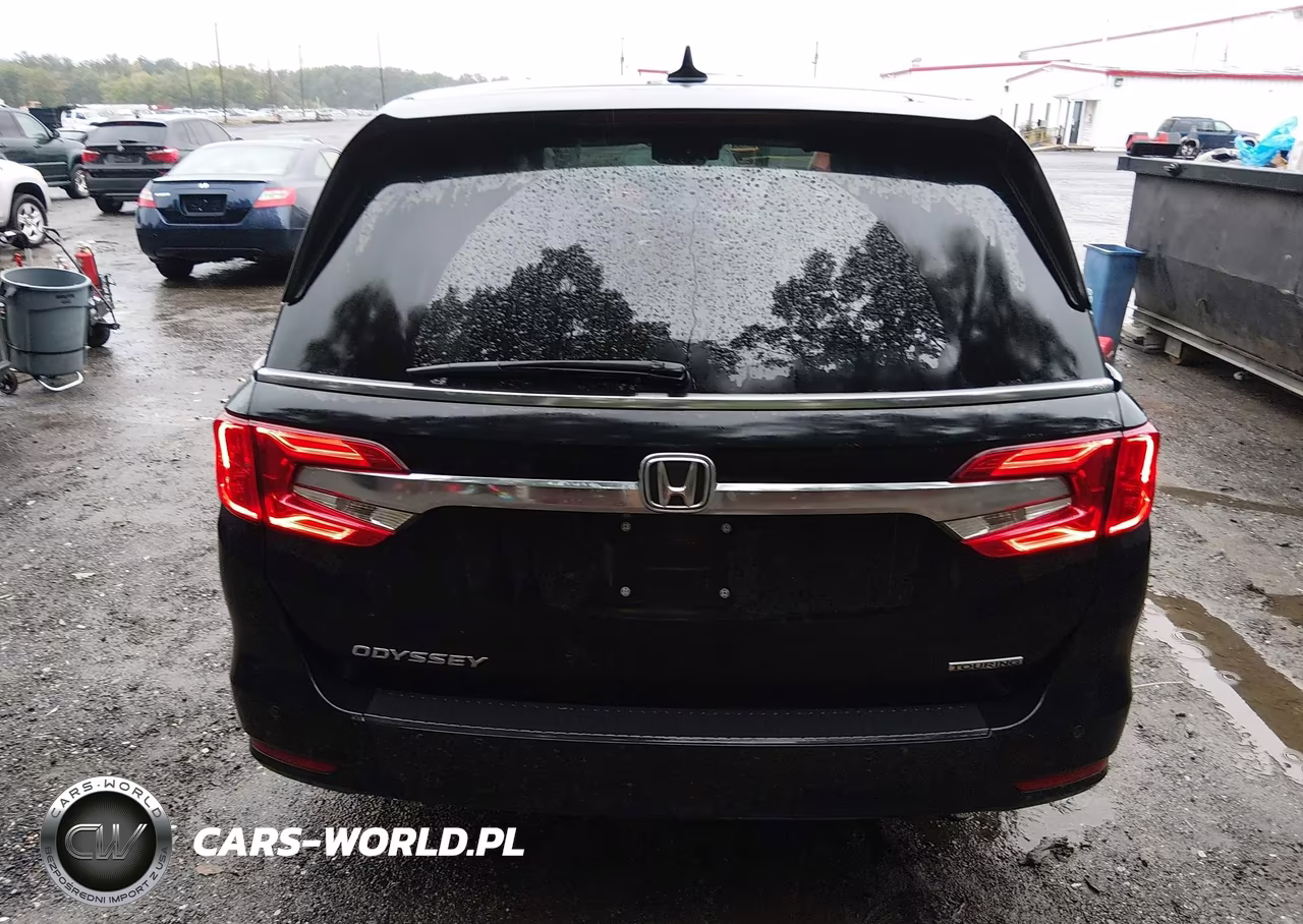 2018 Honda Odyssey Touring VIN:5FNRL6H87JB034371 - 16