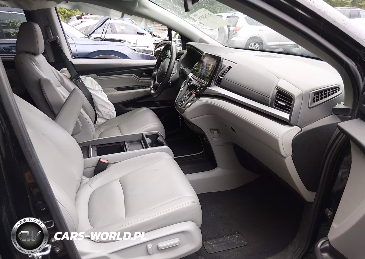 2018 Honda Odyssey Touring VIN:5FNRL6H87JB034371 - 5