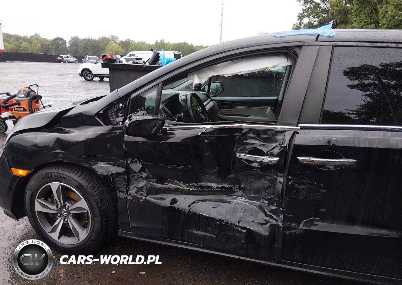 2018 Honda Odyssey Touring VIN:5FNRL6H87JB034371 - 6