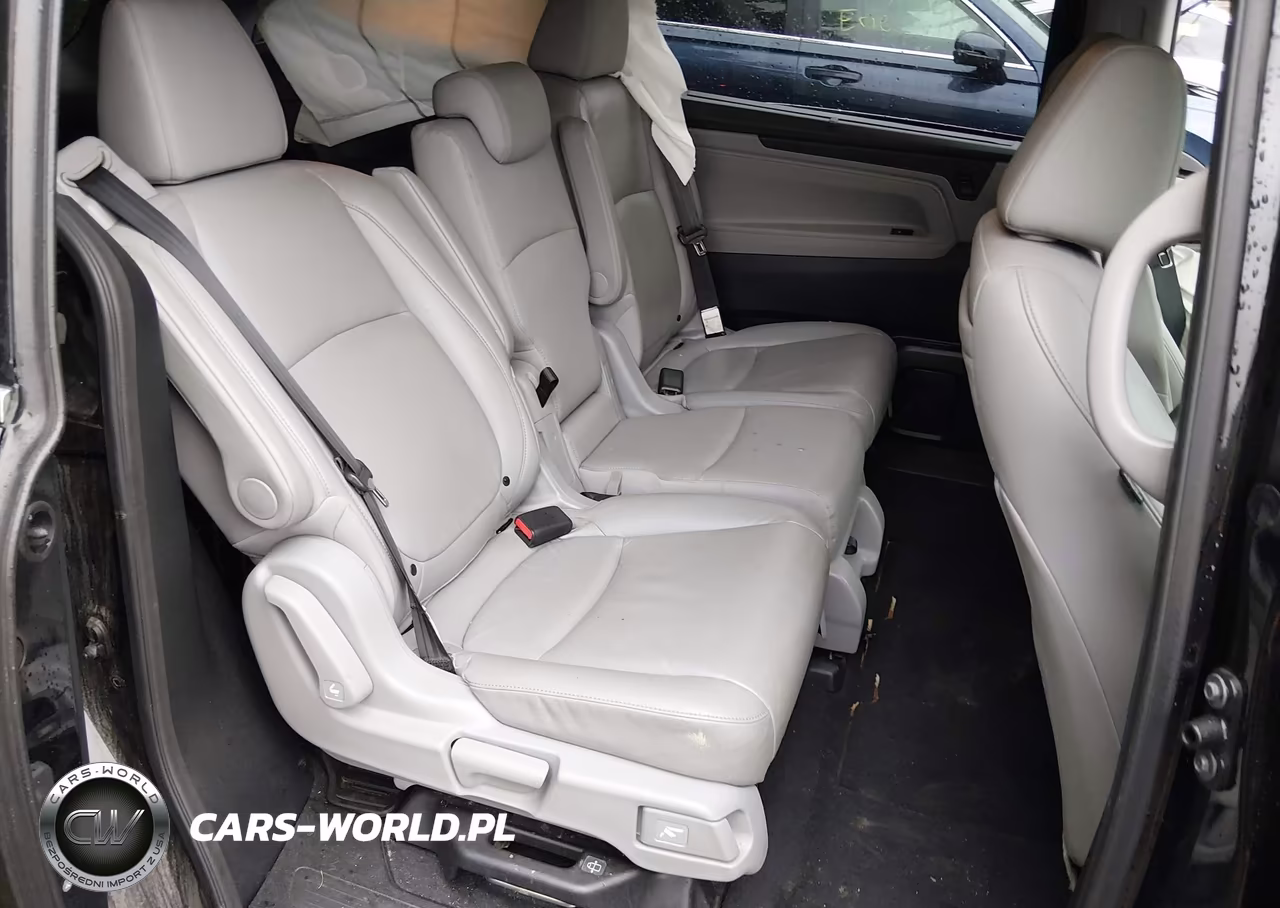 2018 Honda Odyssey Touring VIN:5FNRL6H87JB034371 - 8