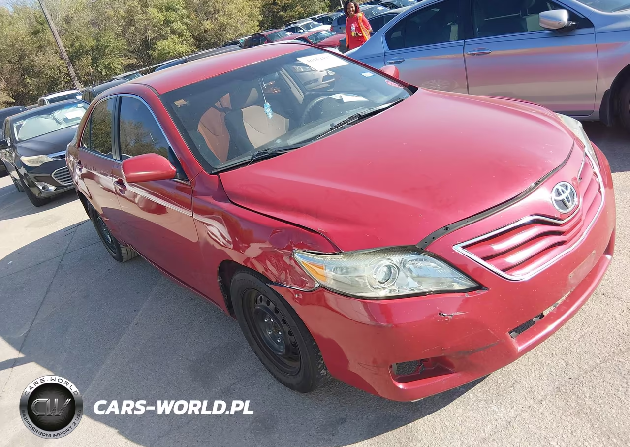 2010 Toyota Camry Le – zdjęcie 1 z 11