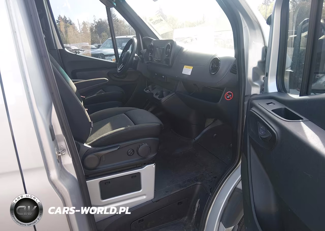 2019 Mercedes-Benz Sprinter 3500 High Roof V6 VIN:WD4PF1CD0KP183224 - 18