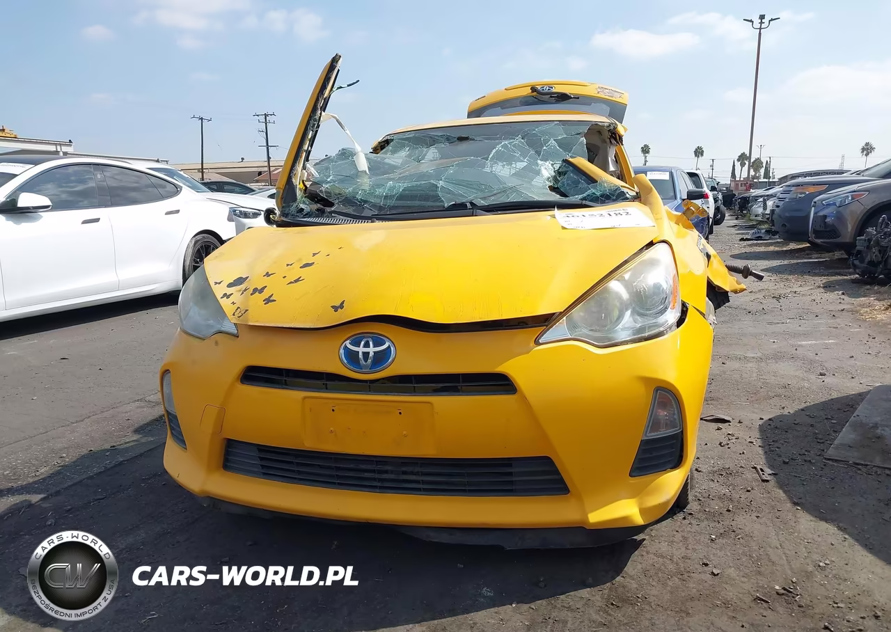 2014 Toyota Prius C Three VIN:JTDKDTB37E1079688 - 13