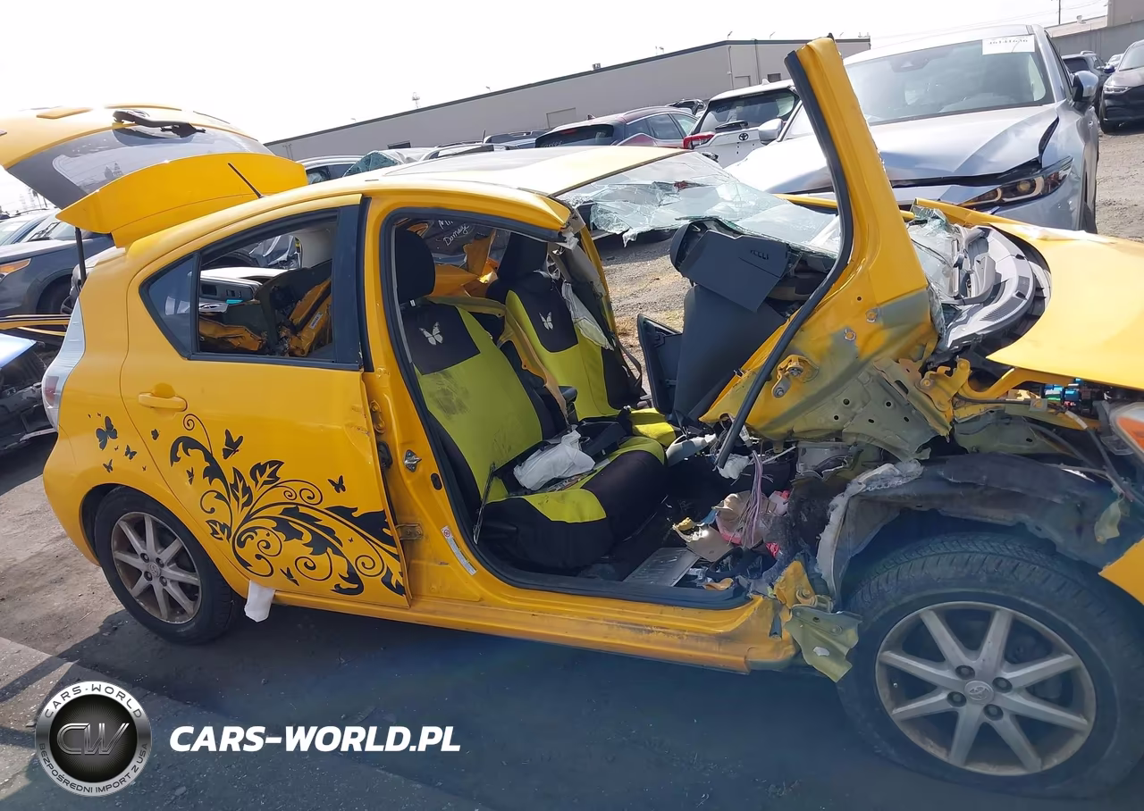 2014 Toyota Prius C Three VIN:JTDKDTB37E1079688 - 14