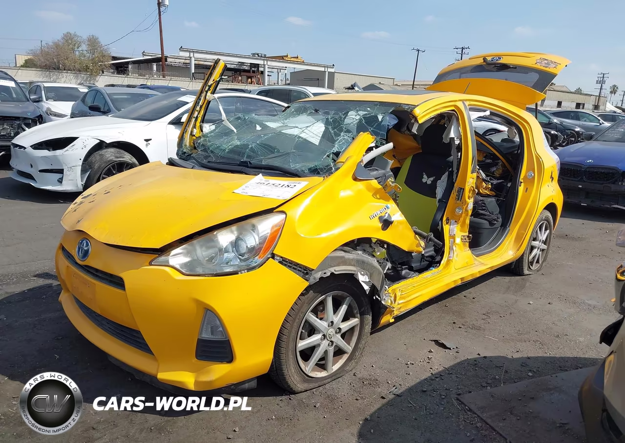 2014 Toyota Prius C Three VIN:JTDKDTB37E1079688 - 2