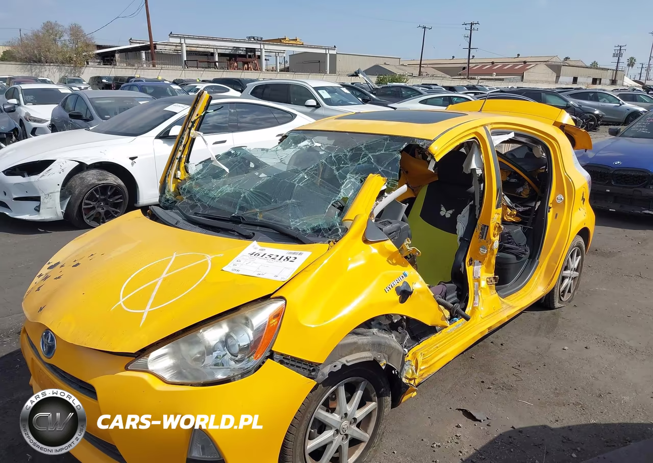 2014 Toyota Prius C Three VIN:JTDKDTB37E1079688 - 6