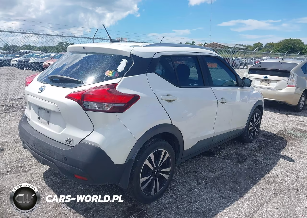 2019 Nissan Kicks Sv VIN:3N1CP5CU7KL536795 - 4