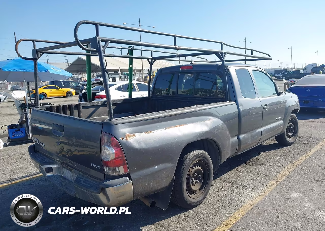 2015 Toyota Tacoma VIN:5TFTX4CN4FX050259 - 4