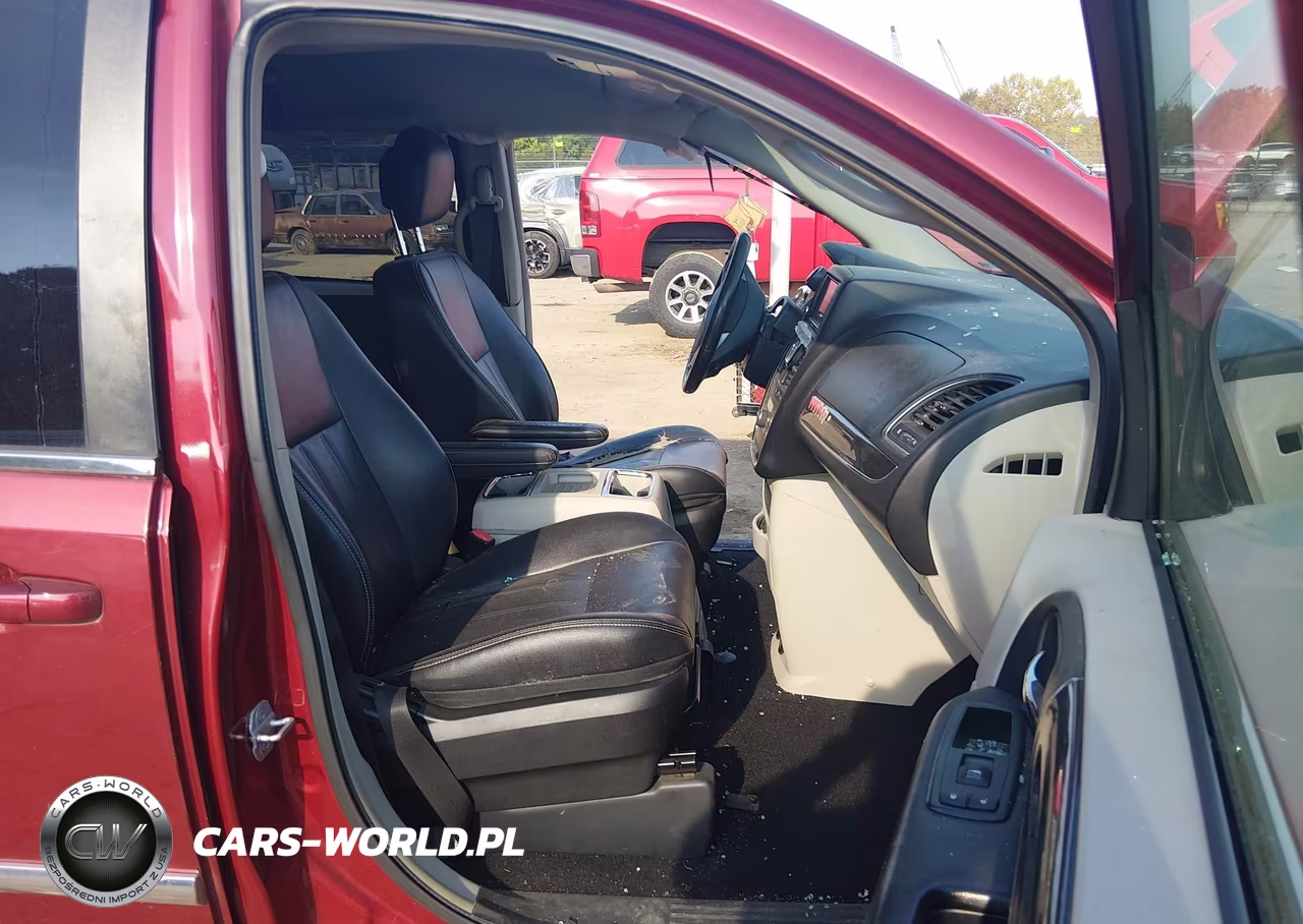 2014 Chrysler Town & Country Touring VIN:2C4RC1BG6ER111163 - 5