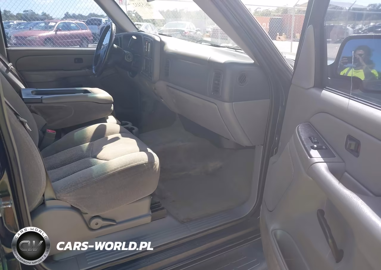 2004 Chevrolet Tahoe Ls VIN:1GNEC13V34R227850 - 5