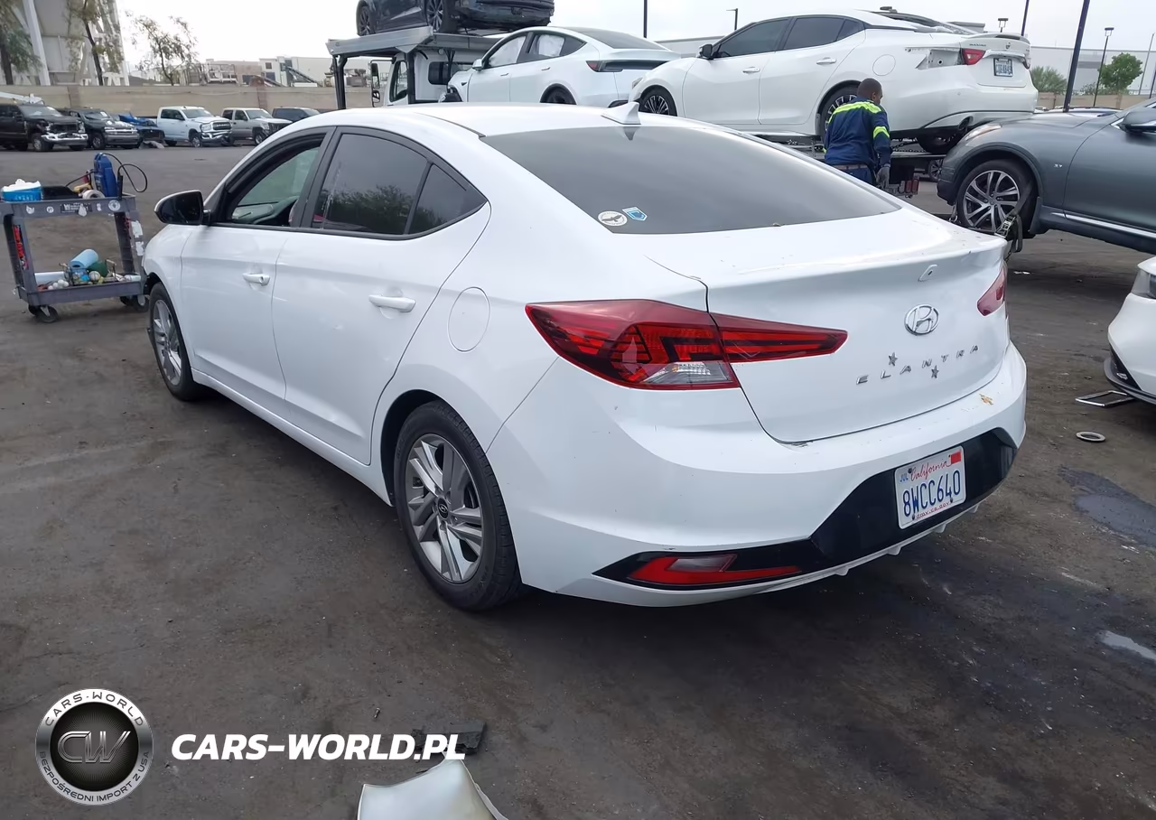 2020 Hyundai Elantra Sel VIN:5NPD84LF5LH542638 - 3