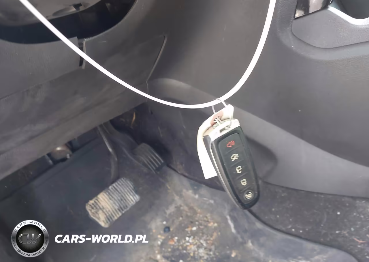 2019 Ford Escape Titanium VIN:1FMCU9J98KUC32713 - 11