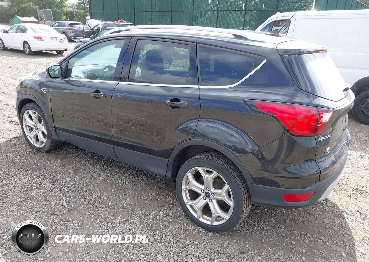 2019 Ford Escape Titanium VIN:1FMCU9J98KUC32713 - 3