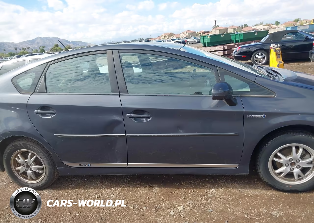 2011 Toyota Prius Two VIN:JTDKN3DU3B1368436 - 13