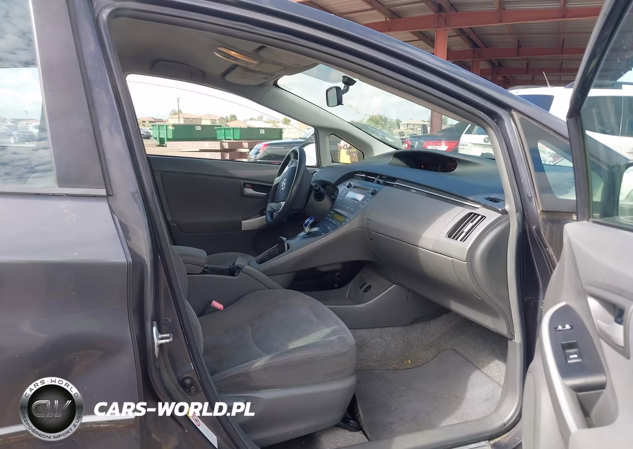 2011 Toyota Prius Two VIN:JTDKN3DU3B1368436 - 5