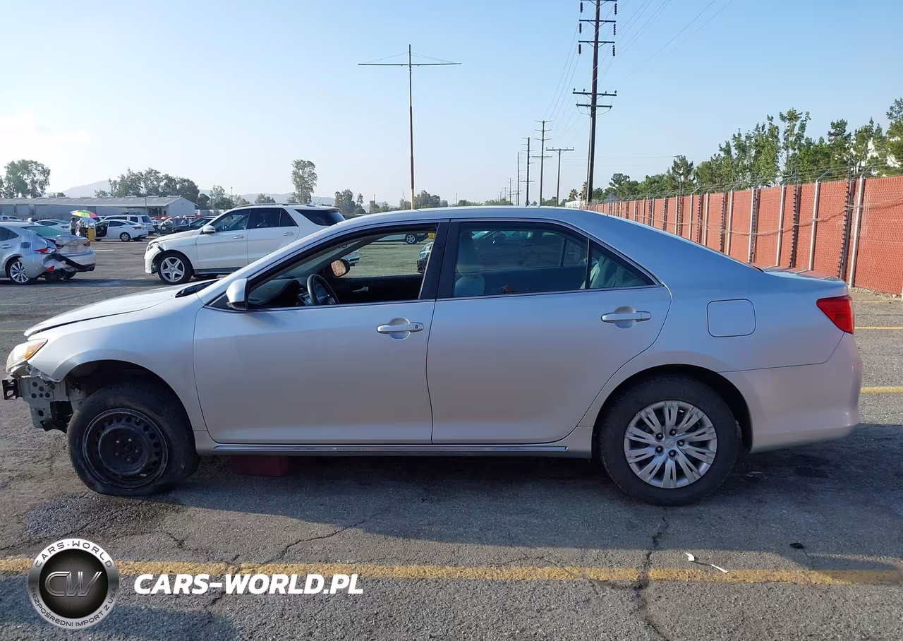 2014 Toyota Camry Le VIN:4T4BF1FK1ER364483 - 15