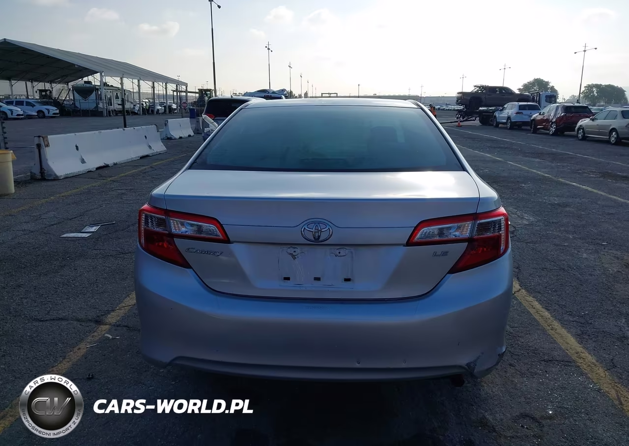 2014 Toyota Camry Le VIN:4T4BF1FK1ER364483 - 17