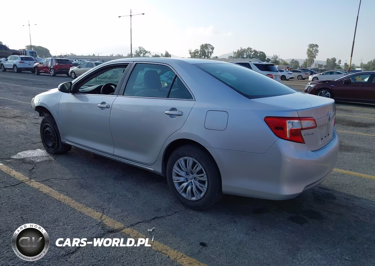 2014 Toyota Camry Le VIN:4T4BF1FK1ER364483 - 3