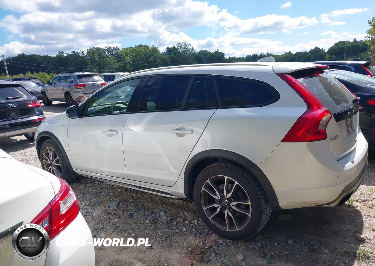 2015 Volvo V60 Cross Country T5 Platinum VIN:YV4612HM2F1001869 - 14