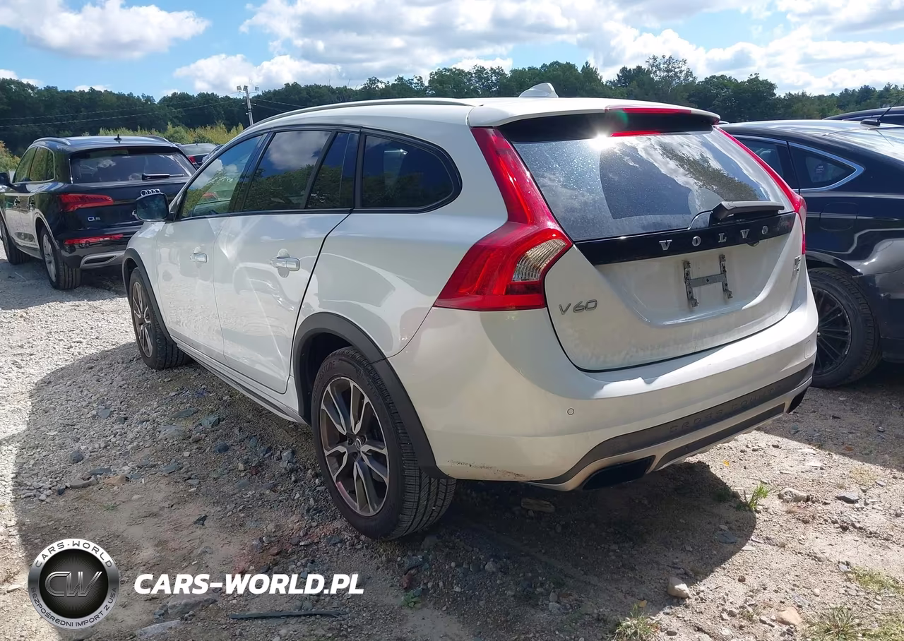 2015 Volvo V60 Cross Country T5 Platinum VIN:YV4612HM2F1001869 - 3