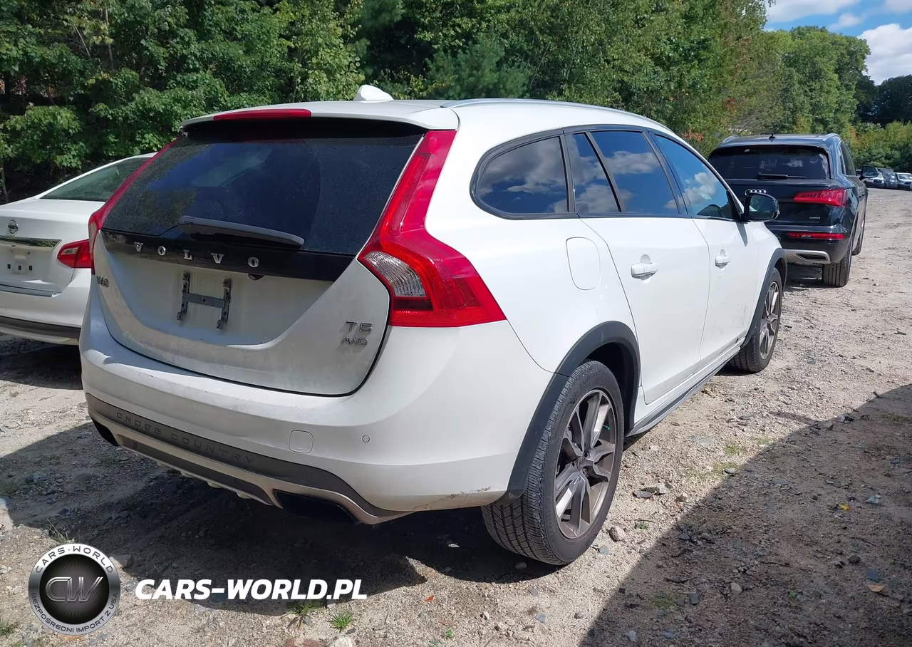 2015 Volvo V60 Cross Country T5 Platinum VIN:YV4612HM2F1001869 - 4