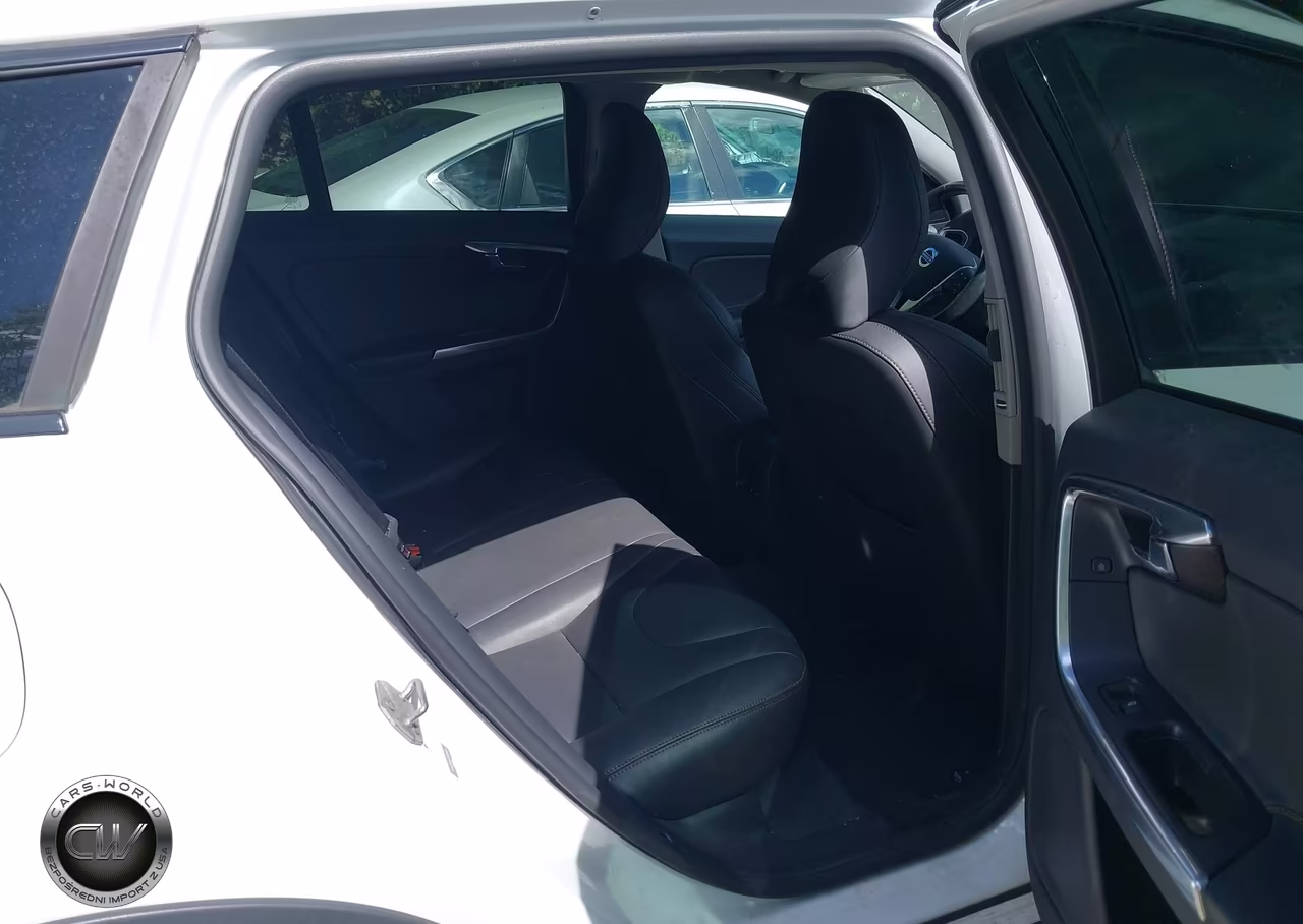 2015 Volvo V60 Cross Country T5 Platinum VIN:YV4612HM2F1001869 - 8