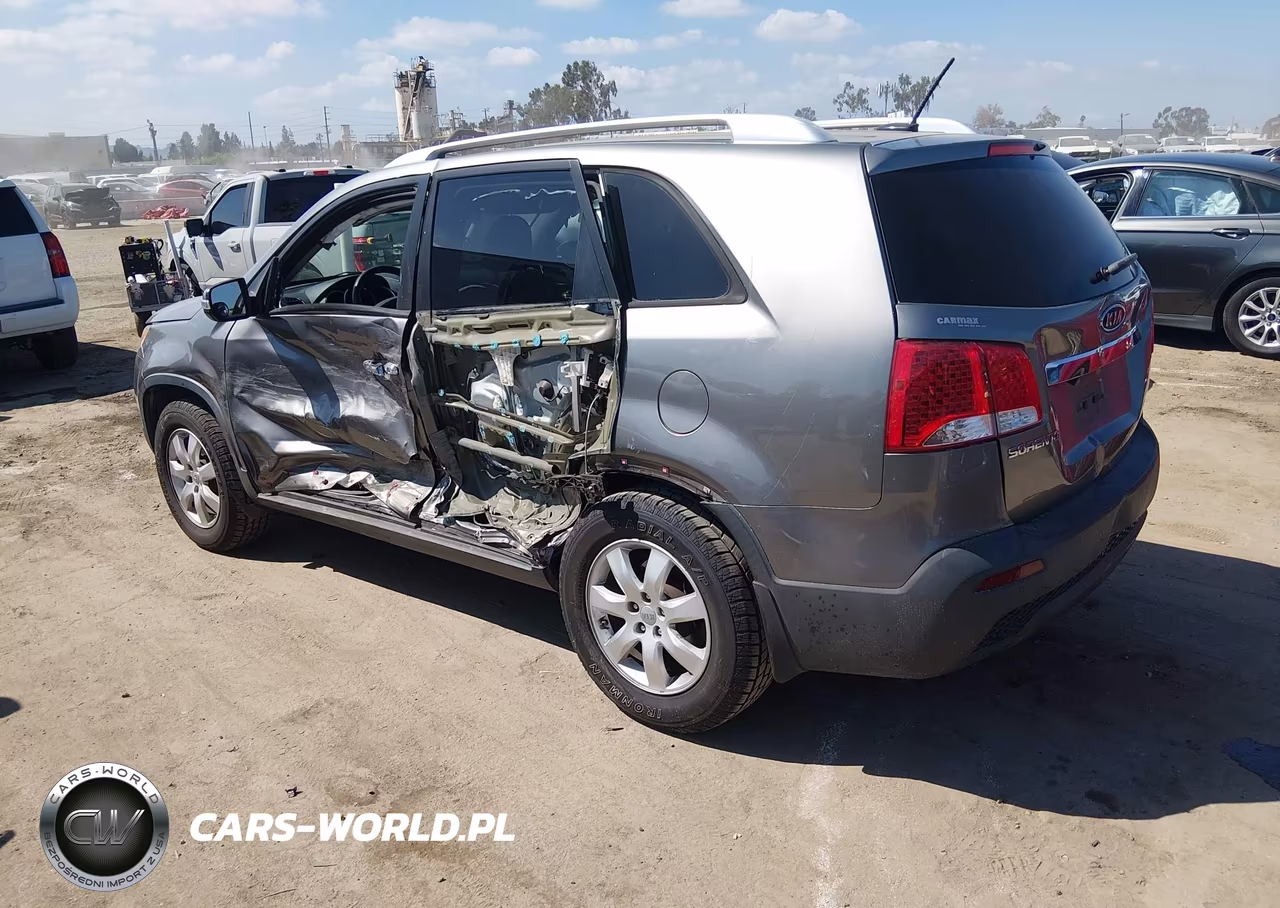 2013 Kia Sorento Lx VIN:5XYKT3A63DG315881 - 3