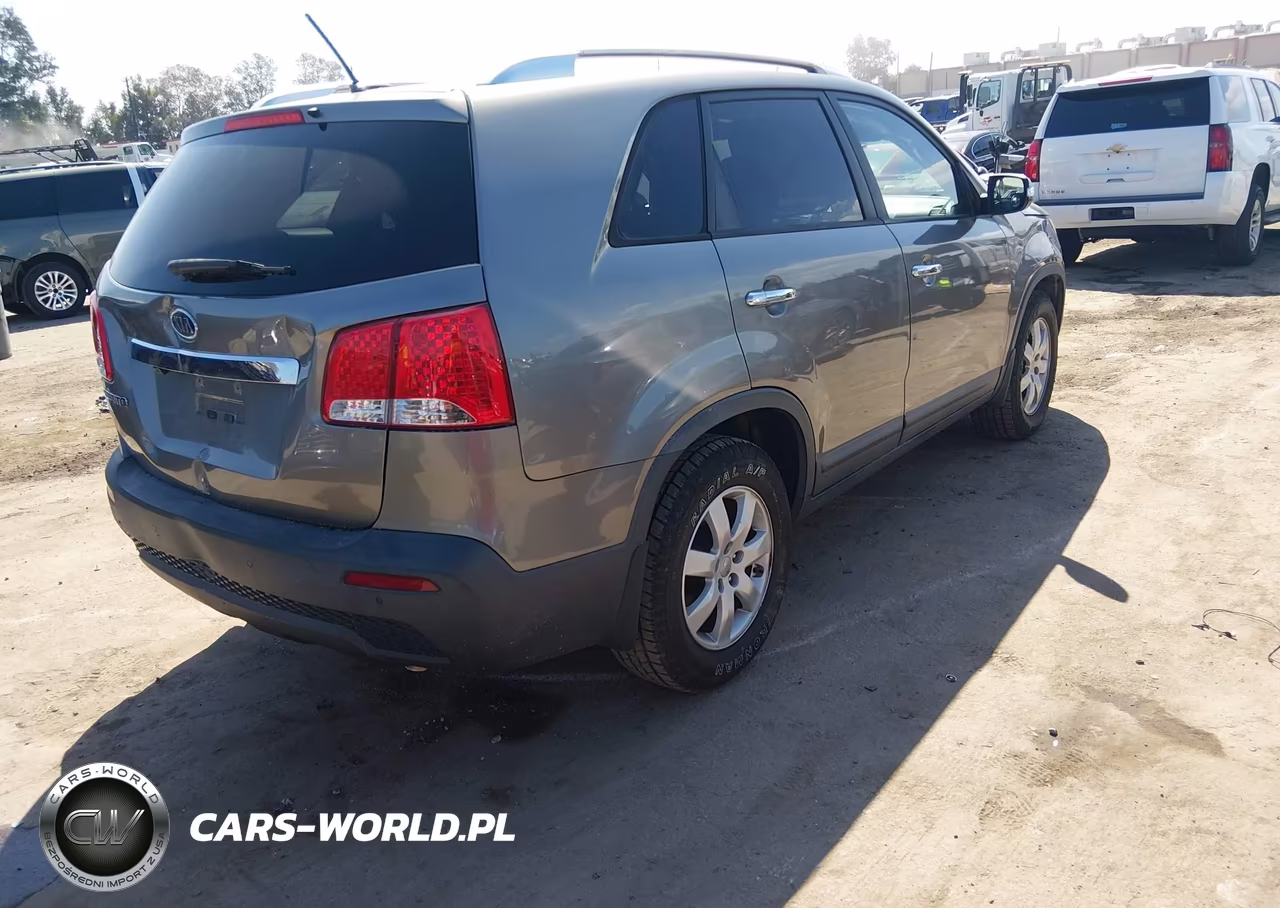 2013 Kia Sorento Lx VIN:5XYKT3A63DG315881 - 4