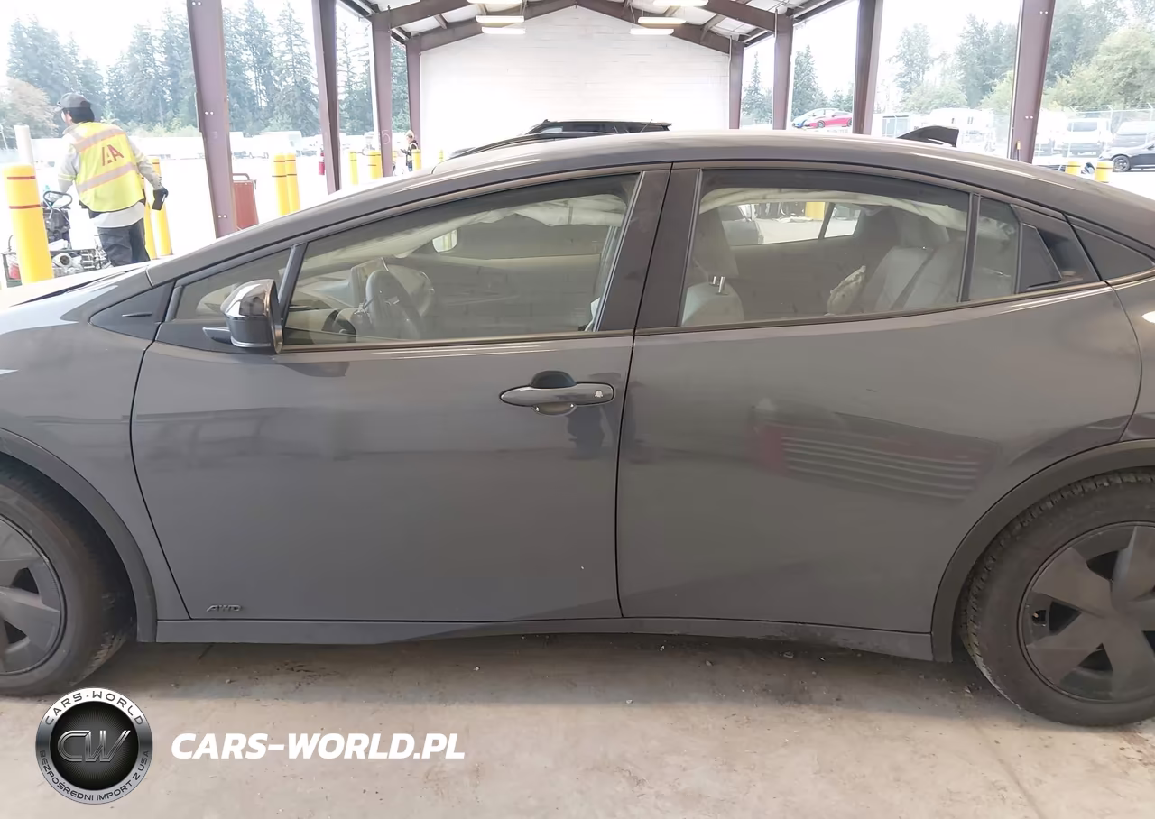 2026 Toyota Prius Le Awd-E VIN:JTDADABU8T3032728 - 14