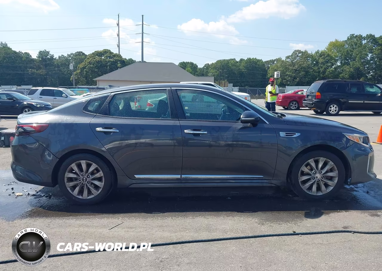 2018 Kia Optima S VIN:5XXGT4L3XJG234505 - 14