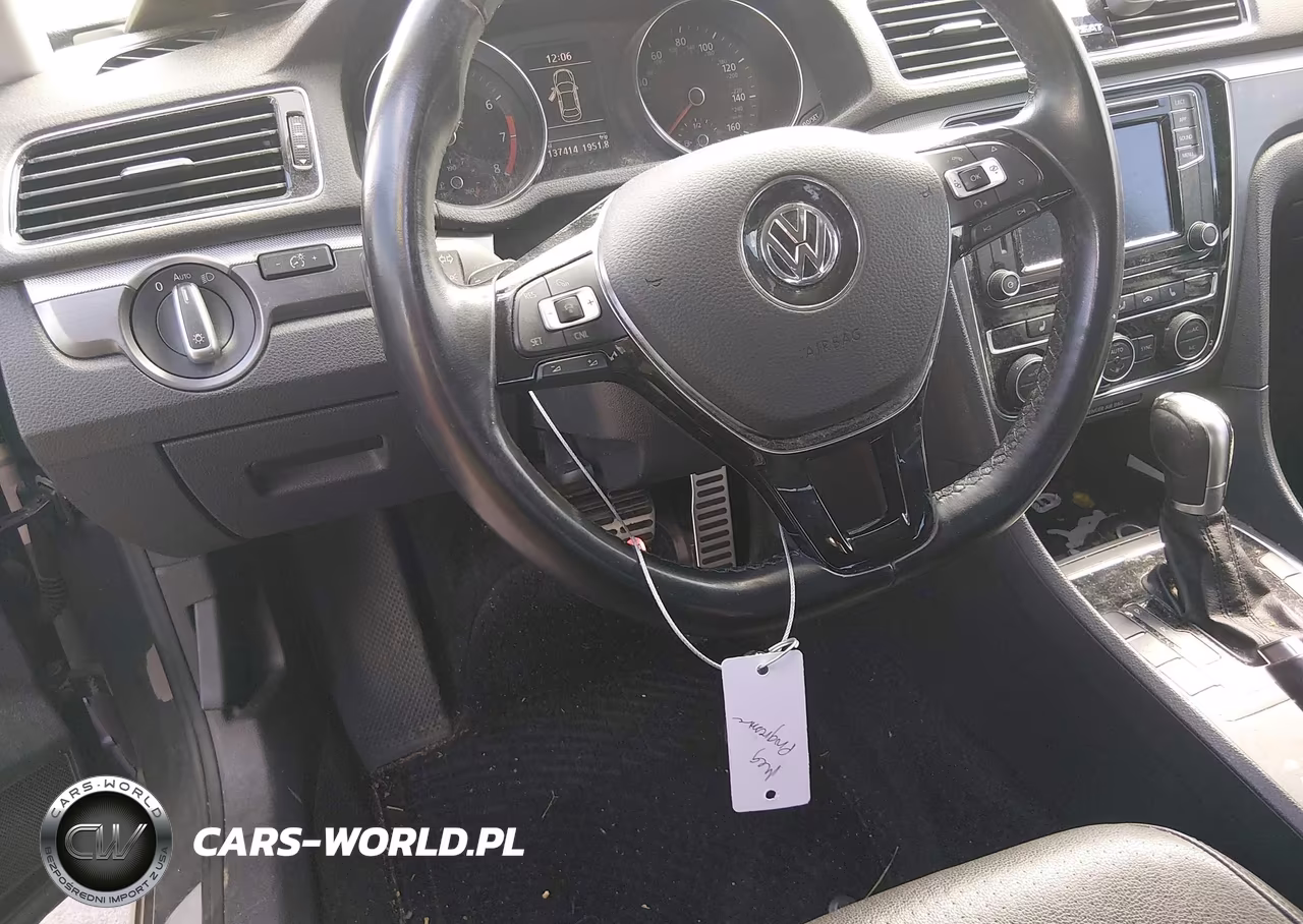 2018 Volkswagen Passat 2.0T R-Line-2.0T S VIN:1VWAA7A33JC020338 - 11