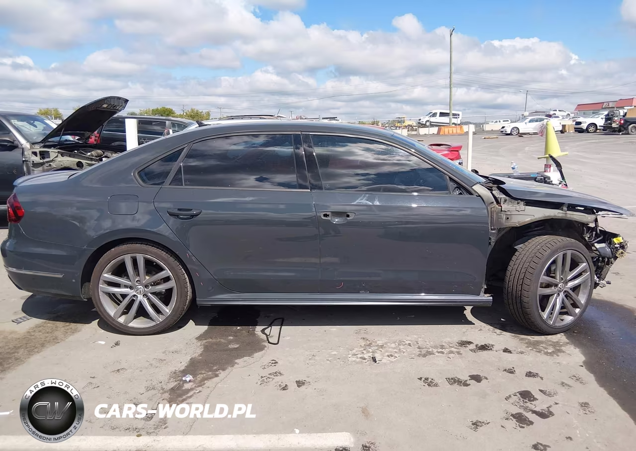 2018 Volkswagen Passat 2.0T R-Line-2.0T S VIN:1VWAA7A33JC020338 - 14