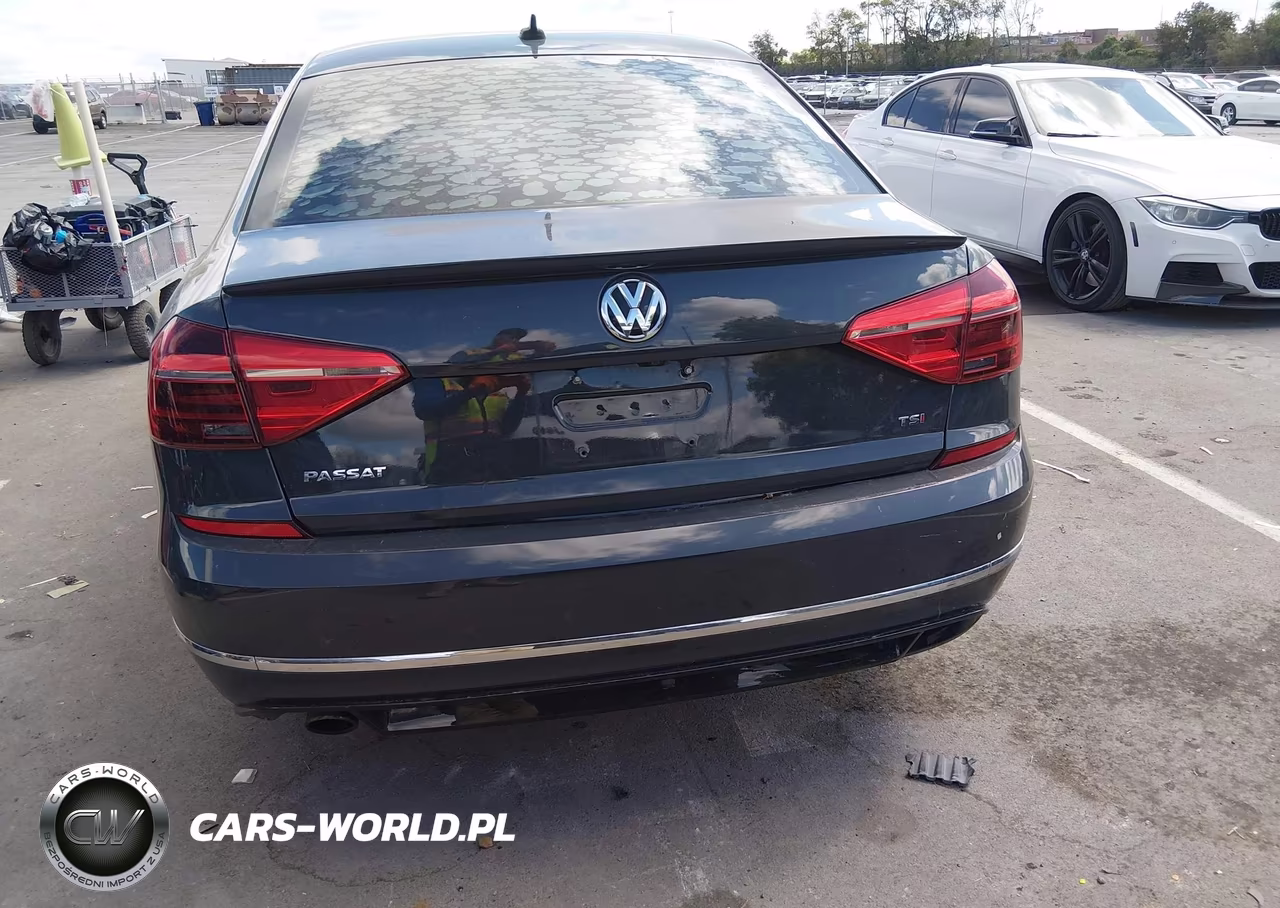 2018 Volkswagen Passat 2.0T R-Line-2.0T S VIN:1VWAA7A33JC020338 - 17