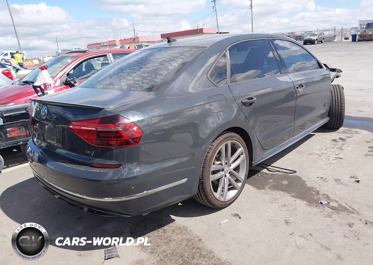 2018 Volkswagen Passat 2.0T R-Line-2.0T S VIN:1VWAA7A33JC020338 - 4