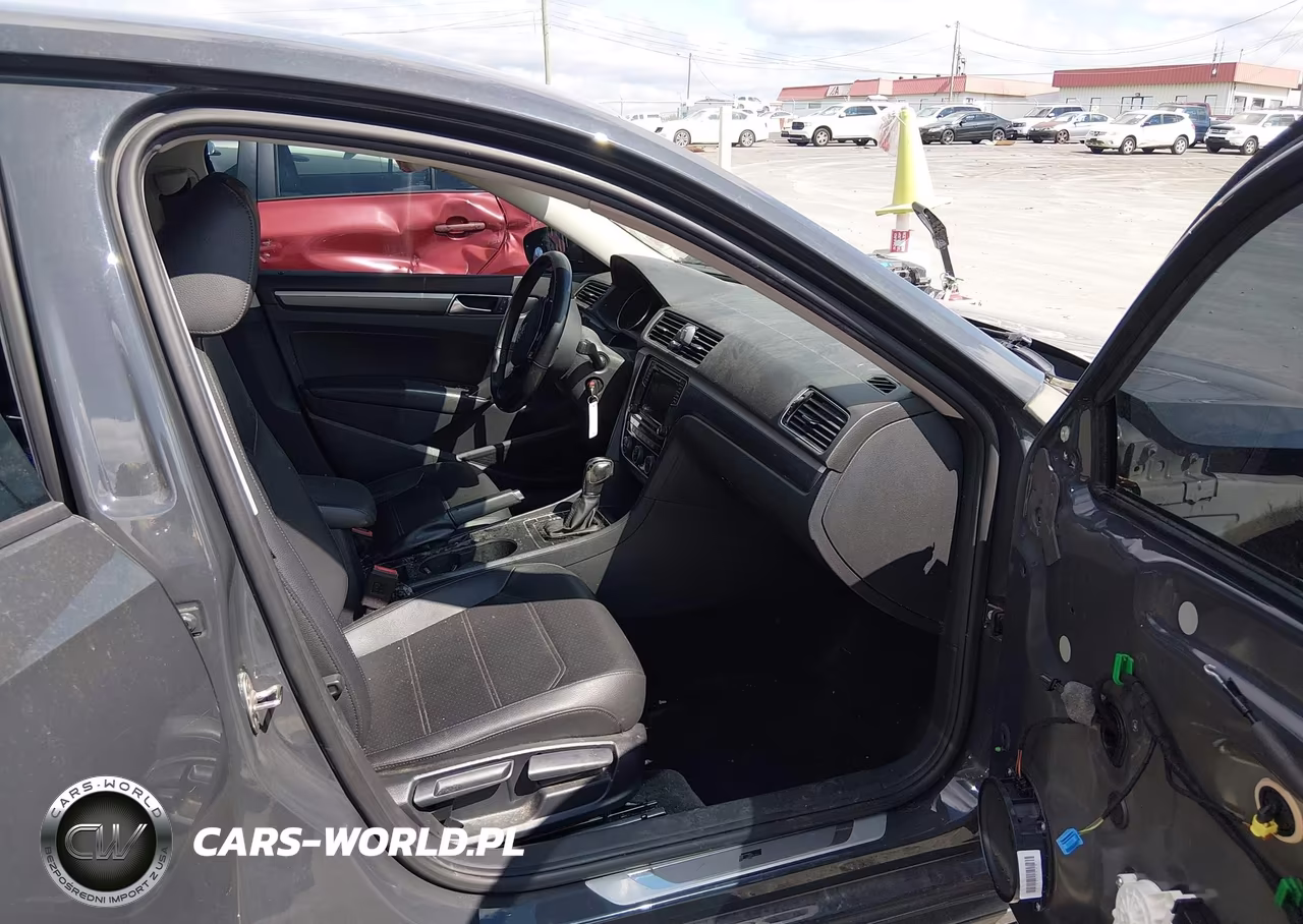 2018 Volkswagen Passat 2.0T R-Line-2.0T S VIN:1VWAA7A33JC020338 - 5