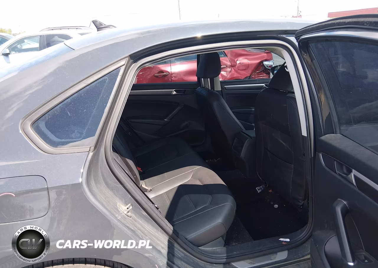 2018 Volkswagen Passat 2.0T R-Line-2.0T S VIN:1VWAA7A33JC020338 - 8