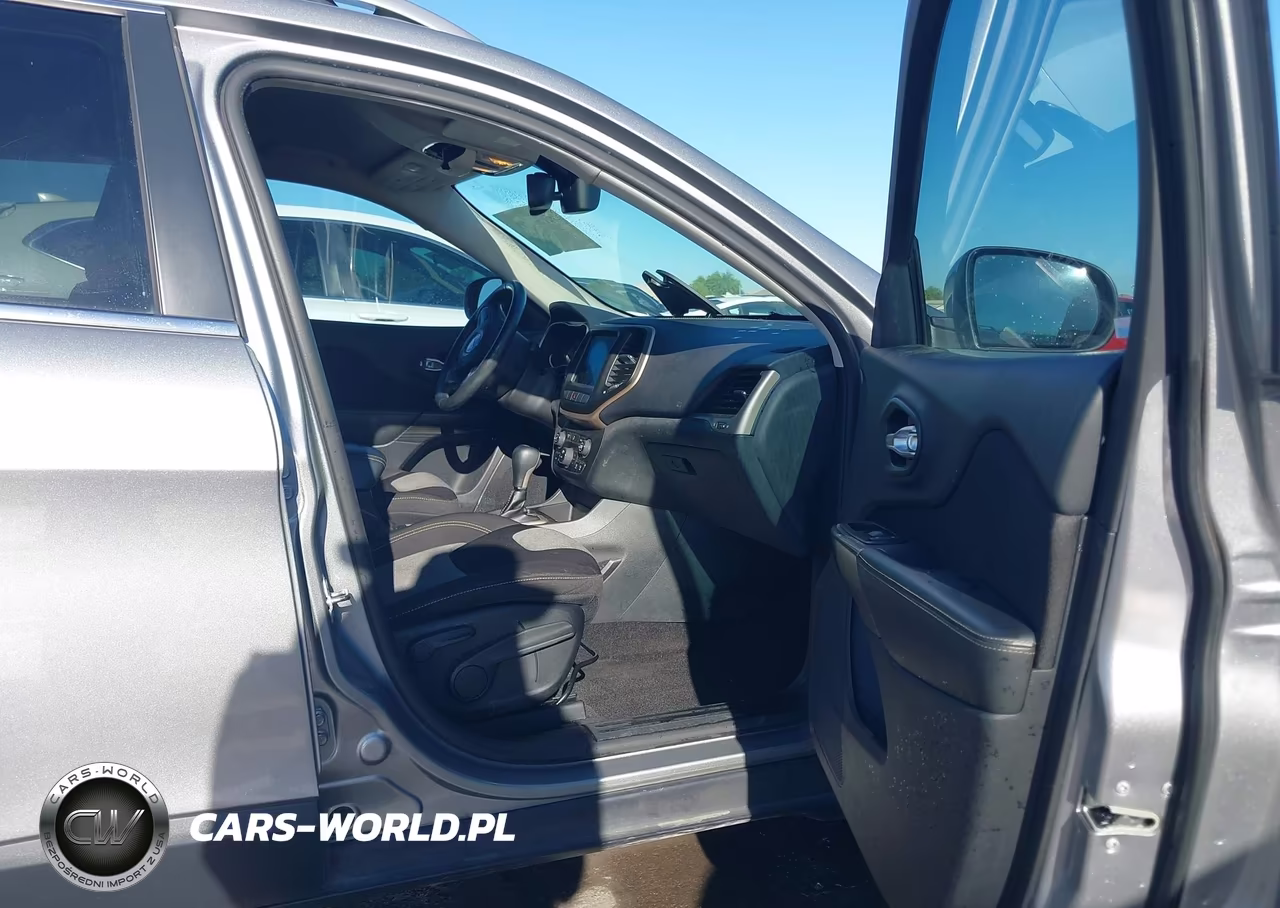 2014 Jeep Cherokee Latitude VIN:1C4PJLCB3EW324039 - 5