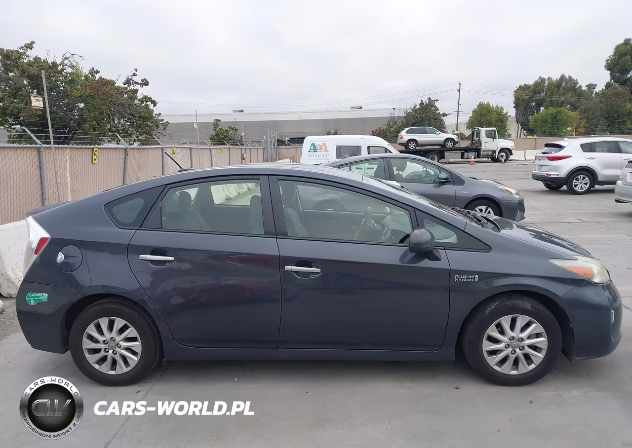 2013 Toyota Prius Plug-In VIN:JTDKN3DP7D3040597 - 13