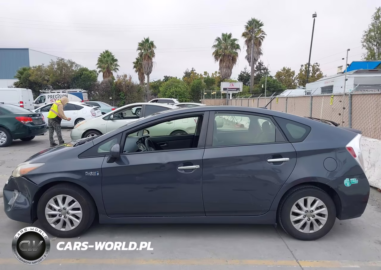2013 Toyota Prius Plug-In VIN:JTDKN3DP7D3040597 - 14