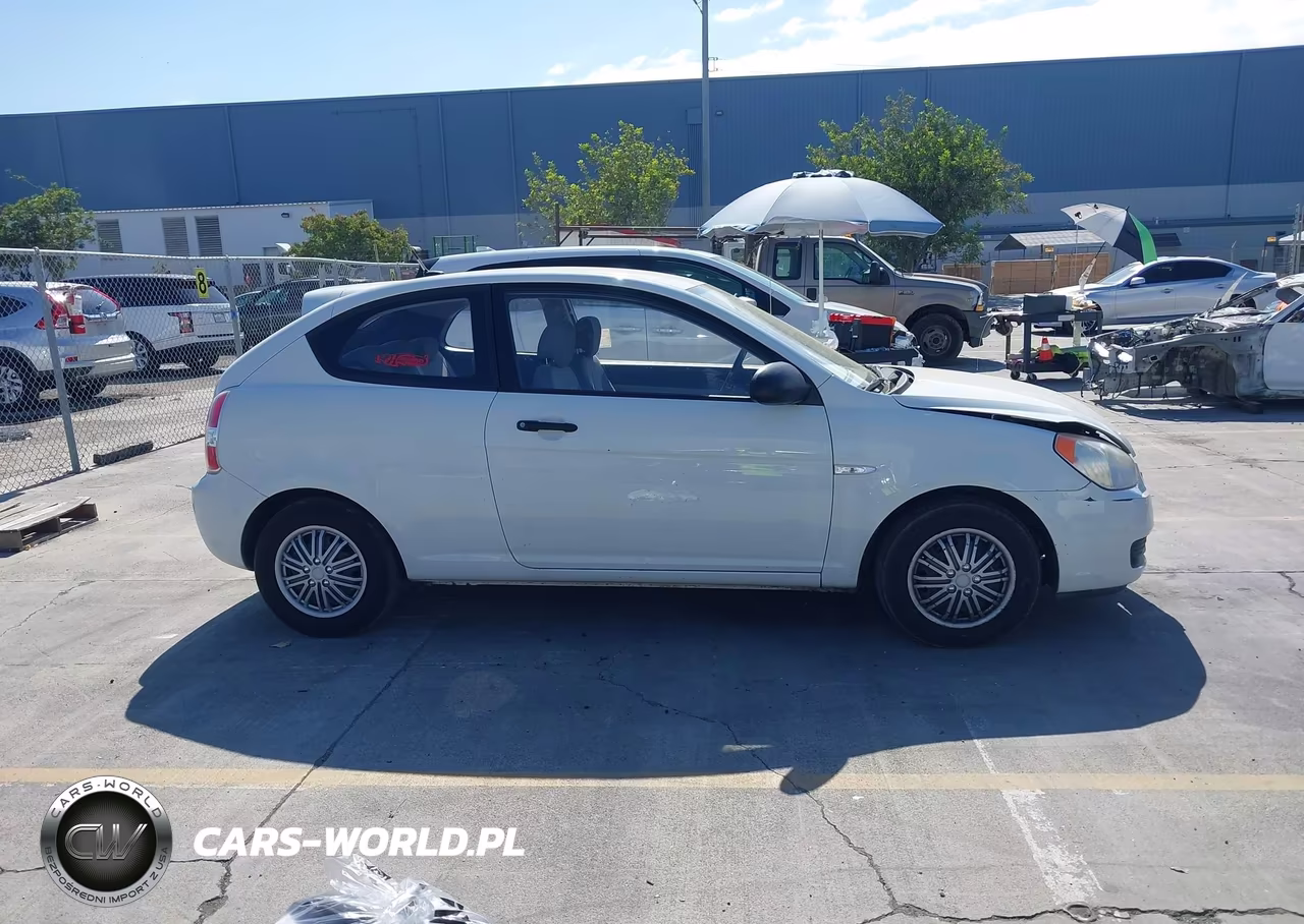 2008 Hyundai Accent Gs VIN:KMHCM36C28U083550 - 13