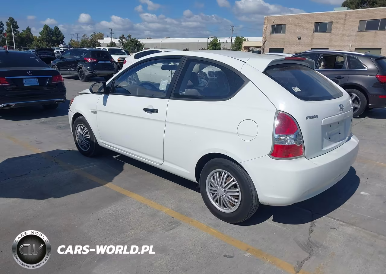 2008 Hyundai Accent Gs VIN:KMHCM36C28U083550 - 3