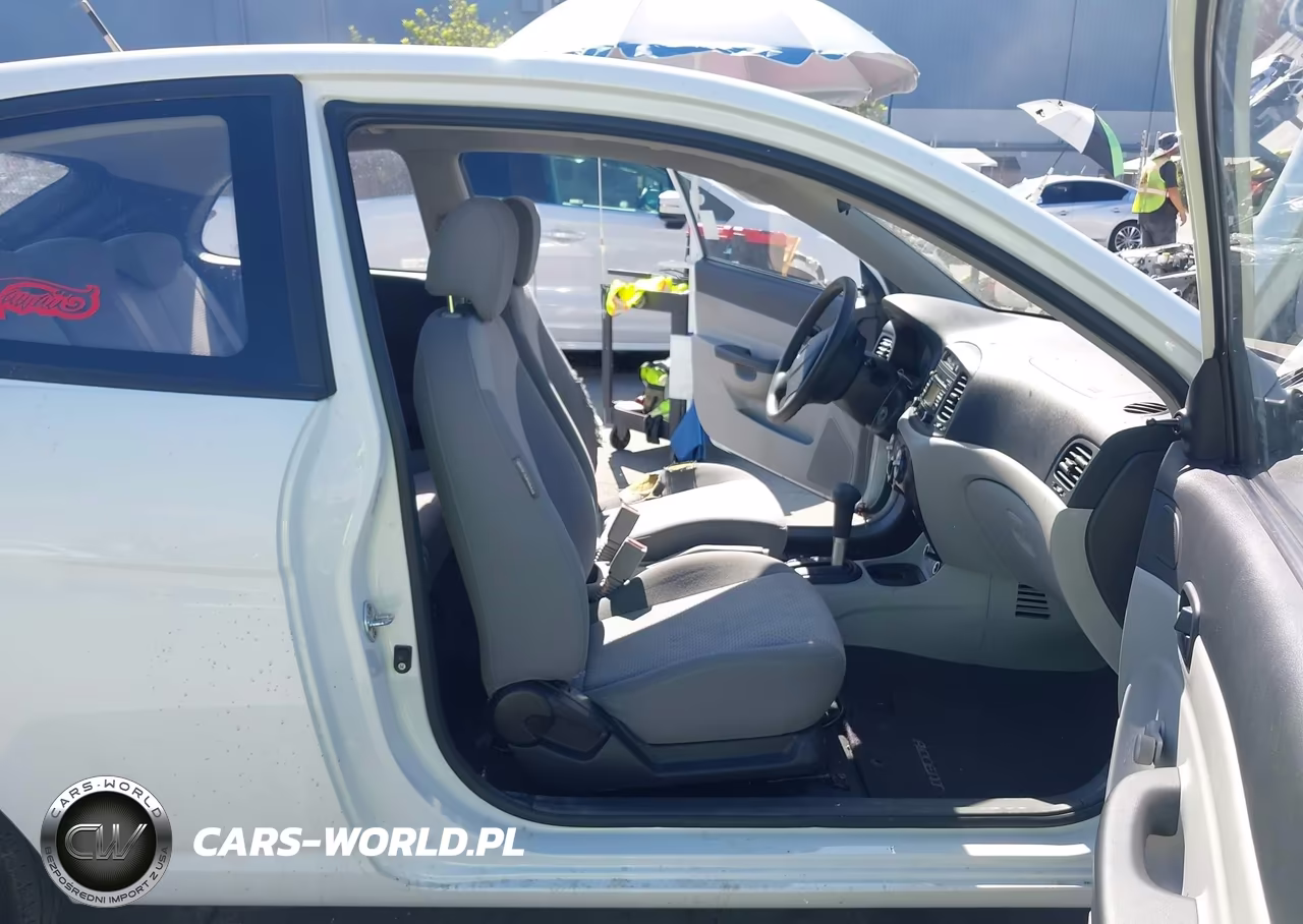 2008 Hyundai Accent Gs VIN:KMHCM36C28U083550 - 5