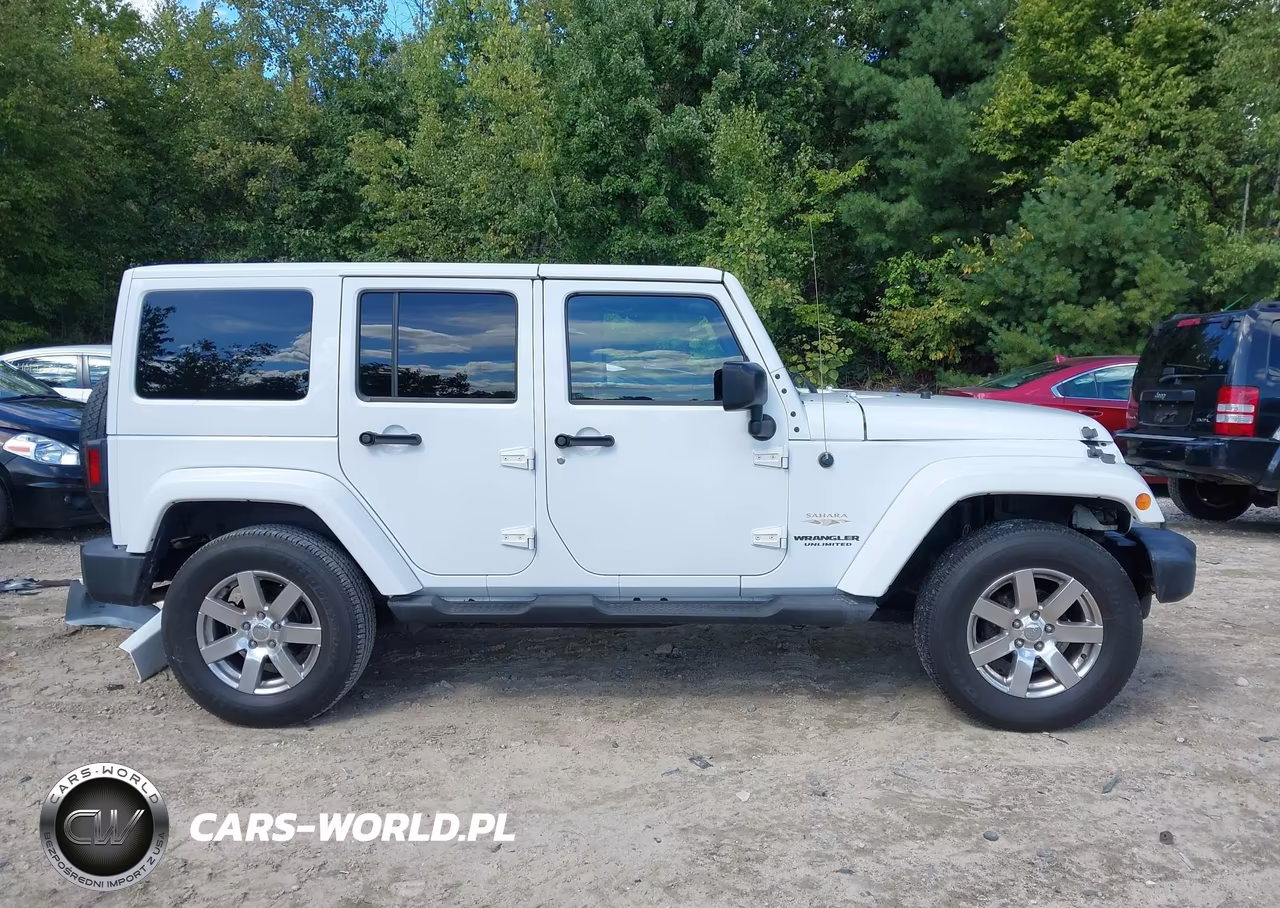2015 Jeep Wrangler Unlimited Sahara VIN:1C4BJWEG5FL580836 - 14