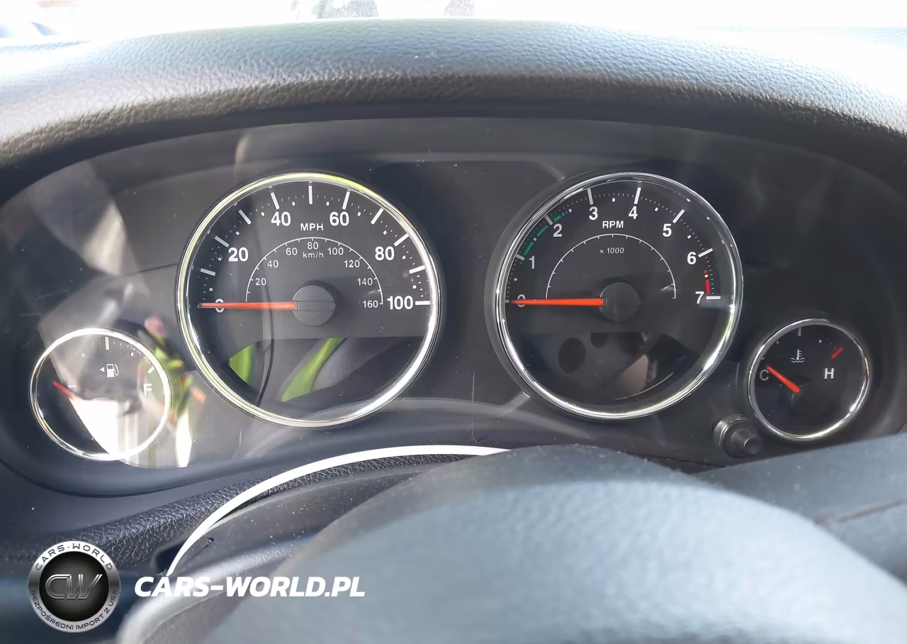2015 Jeep Wrangler Unlimited Sahara VIN:1C4BJWEG5FL580836 - 16