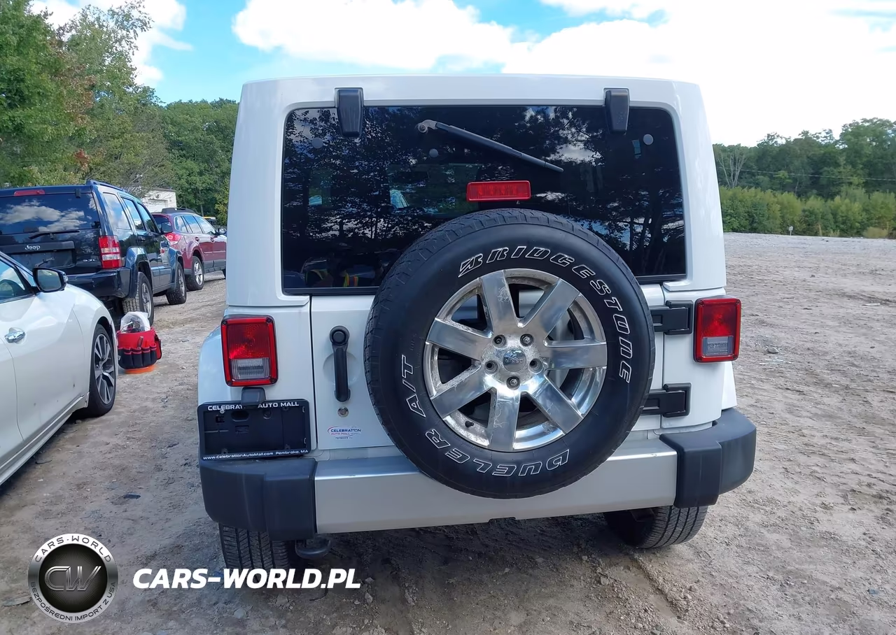 2015 Jeep Wrangler Unlimited Sahara VIN:1C4BJWEG5FL580836 - 17